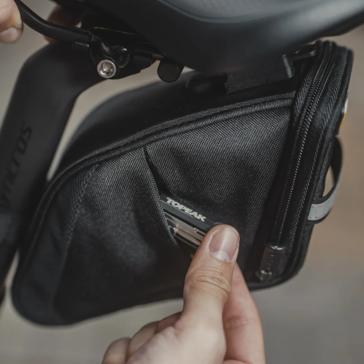 AERO WEDGE PACK DX MEDIUM Saddle Bag