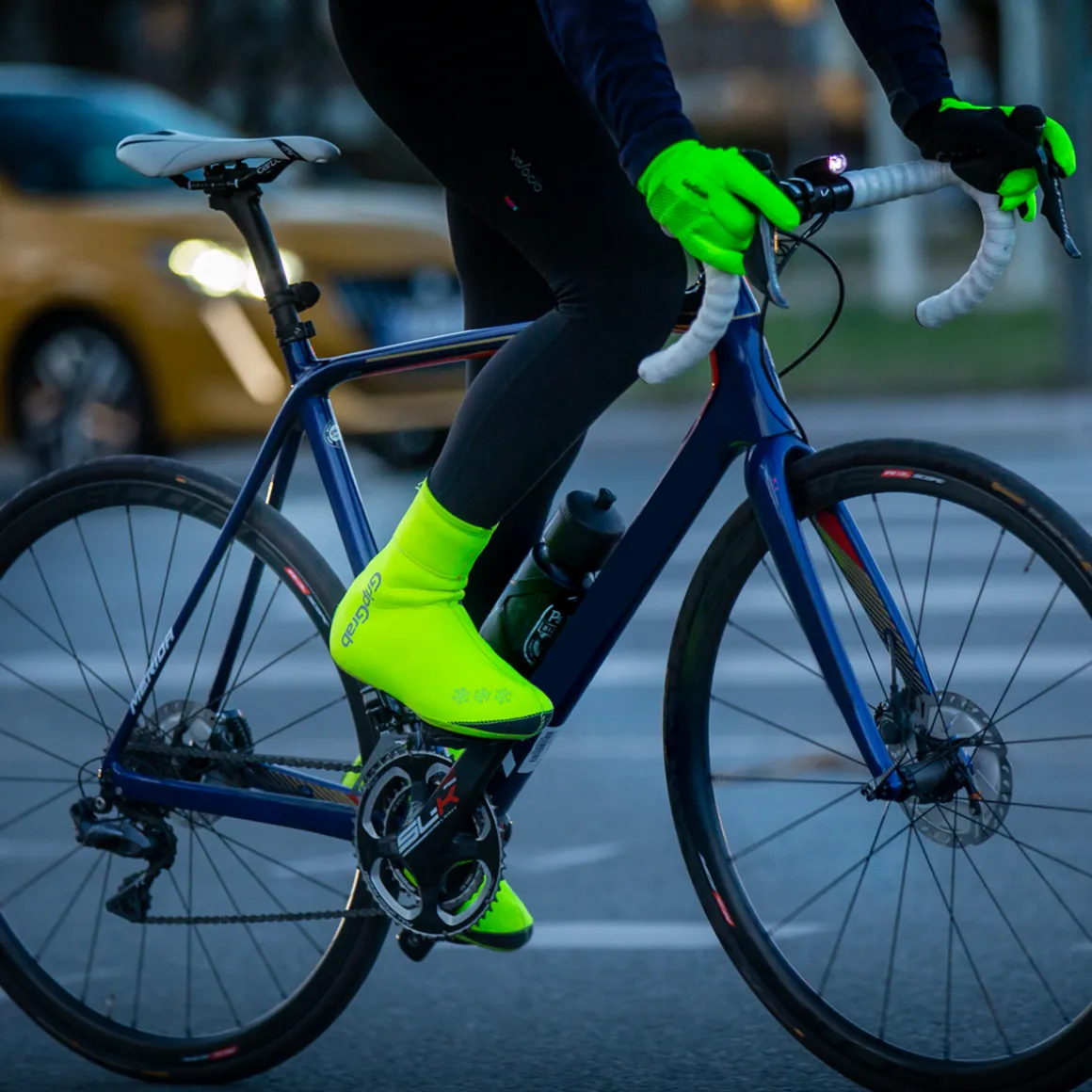 ARCTIC WATERPROOF HI-VIS WINTER SHOE COVER 01