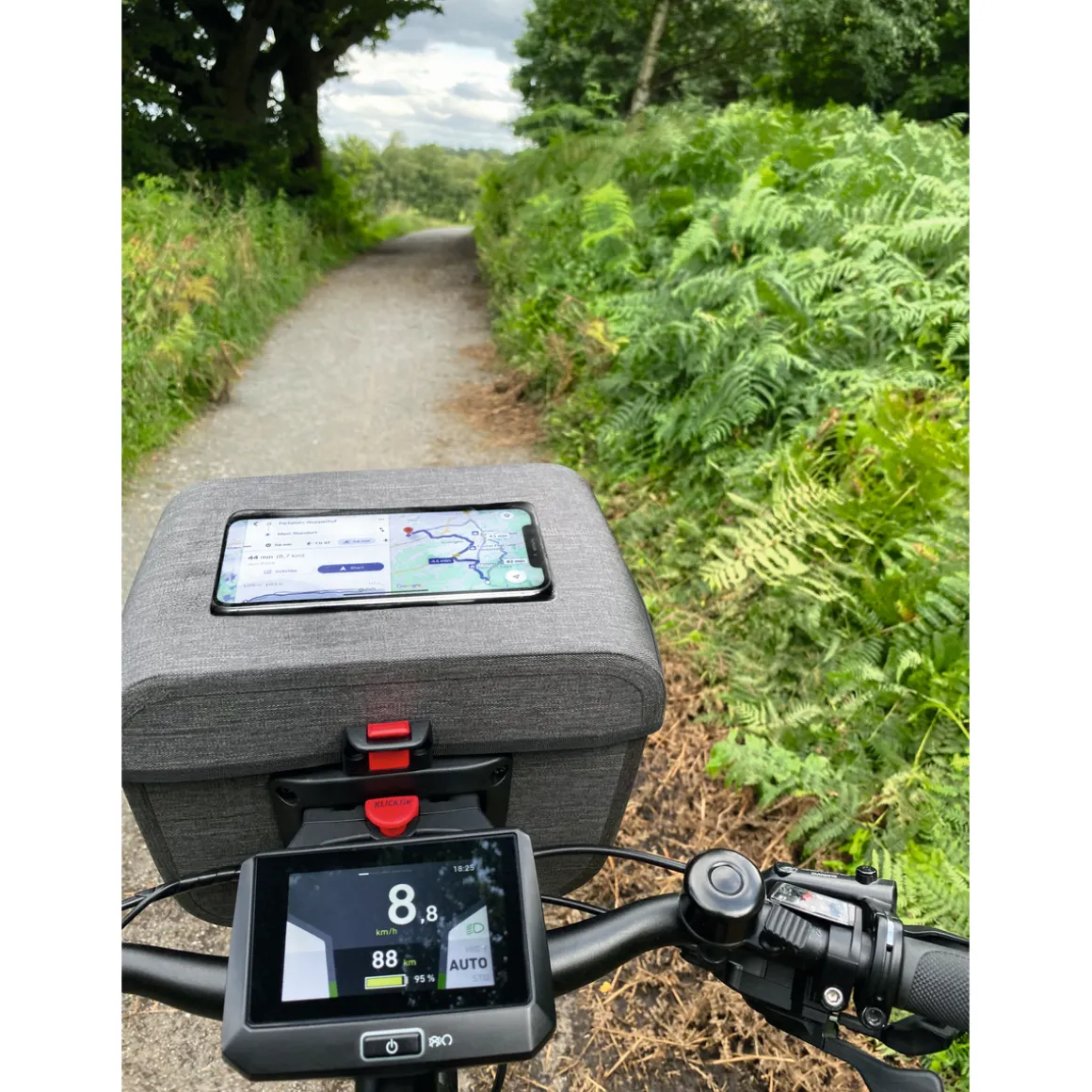 AVENTOUR WATERPROOF Handlebar Bag with Smartphone Compartment