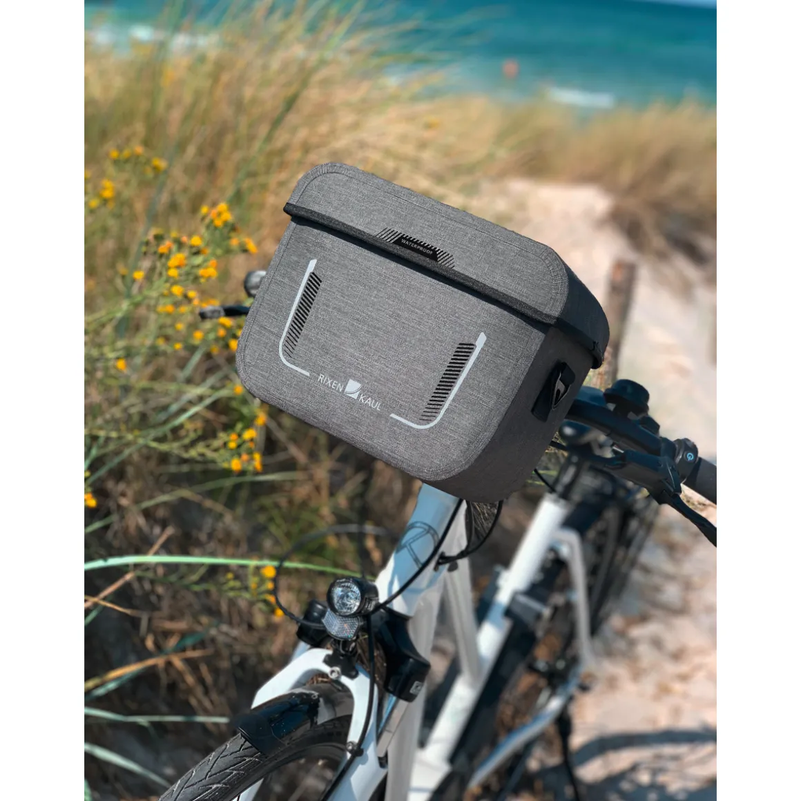 AVENTOUR WATERPROOF Handlebar Bag with Smartphone Compartment