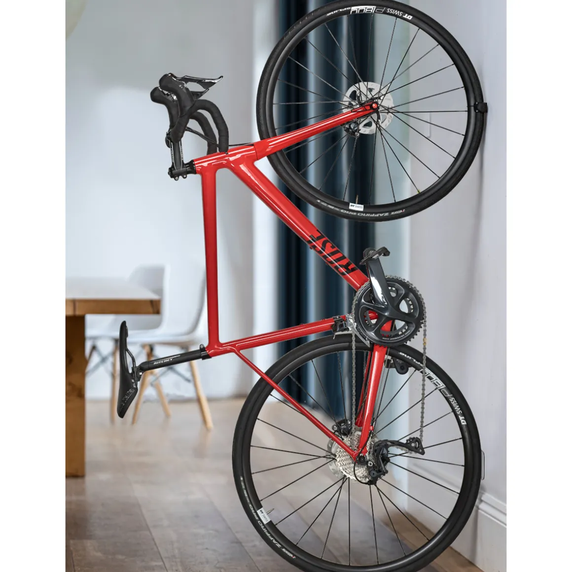CLUG PRO ROADIE Bicycle Wall Bracket 1 "-1.25" Secured with Fidlock