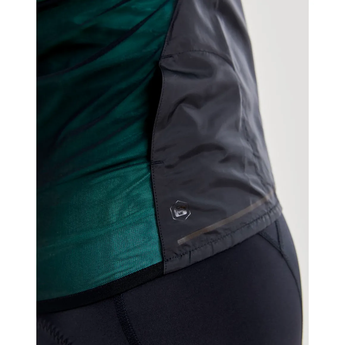 ESSENCE LIGHT WIND VEST W