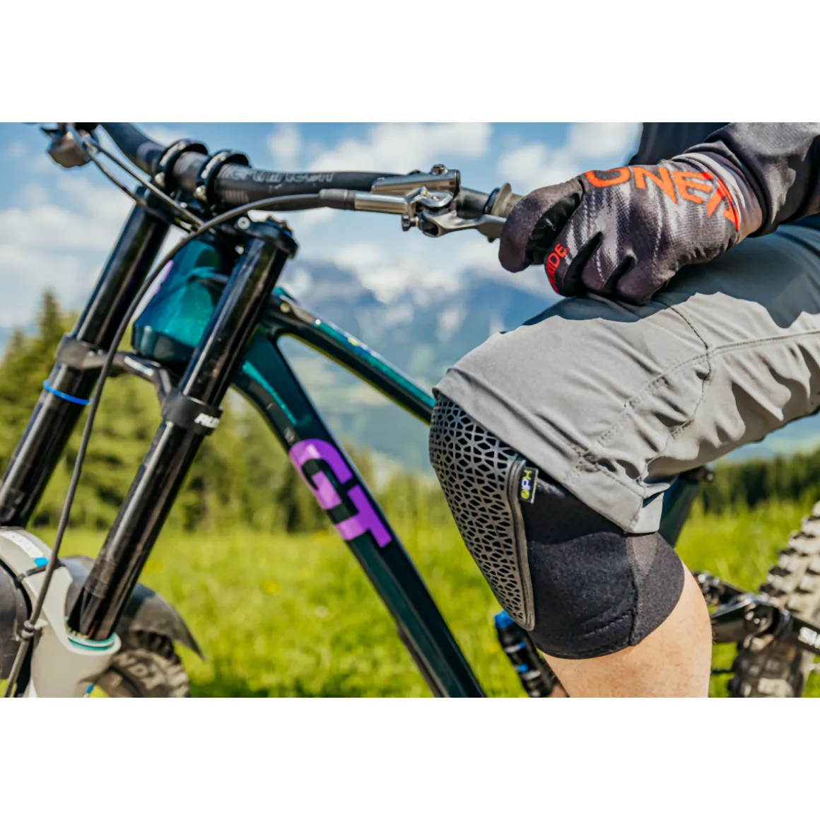 JUNCTION LITE KNEE GUARD V.23 Knee Pads