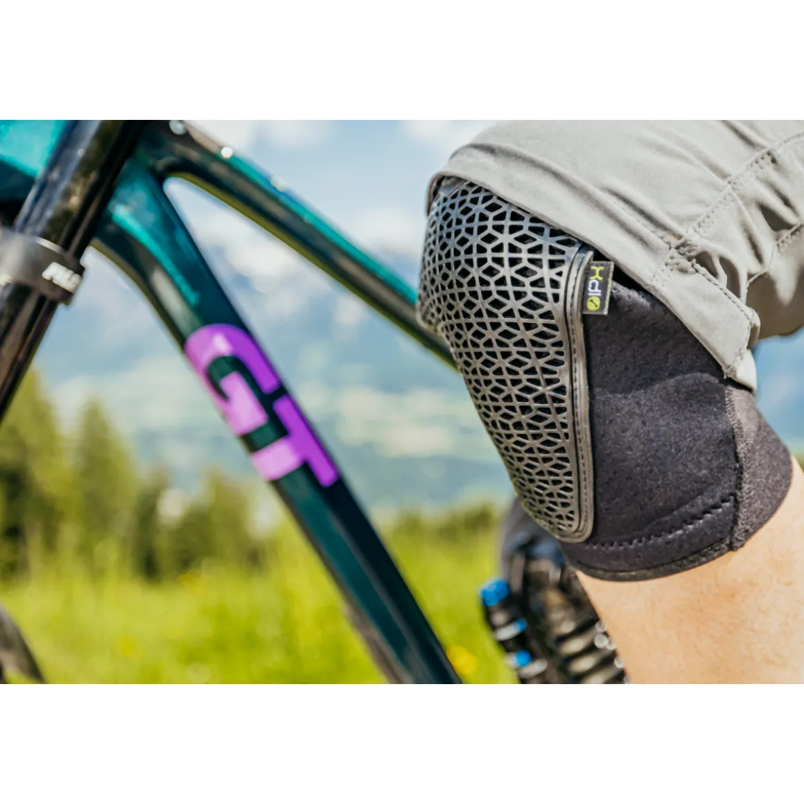 JUNCTION LITE KNEE GUARD V.23 Knee Pads