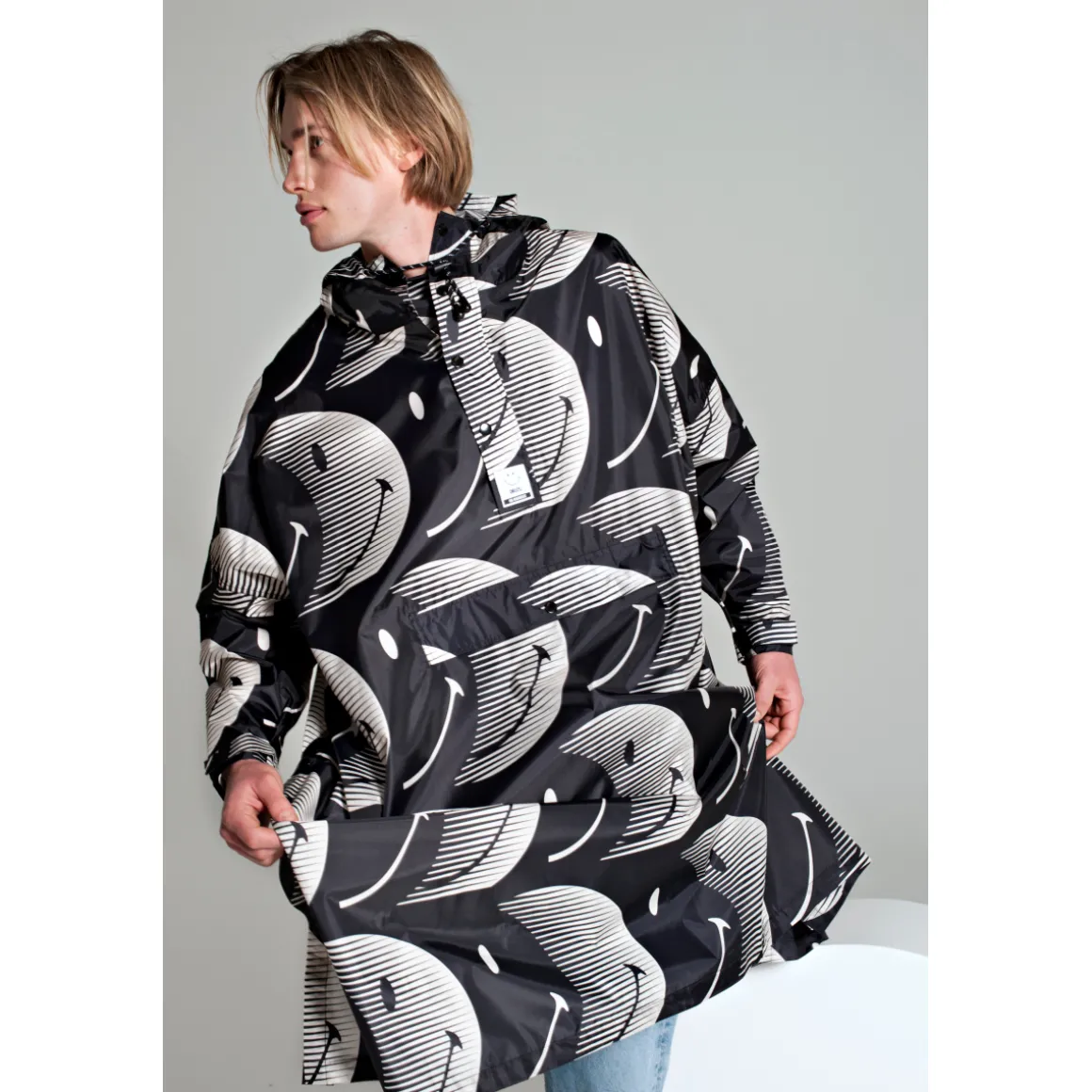 SMILEY PONCHO