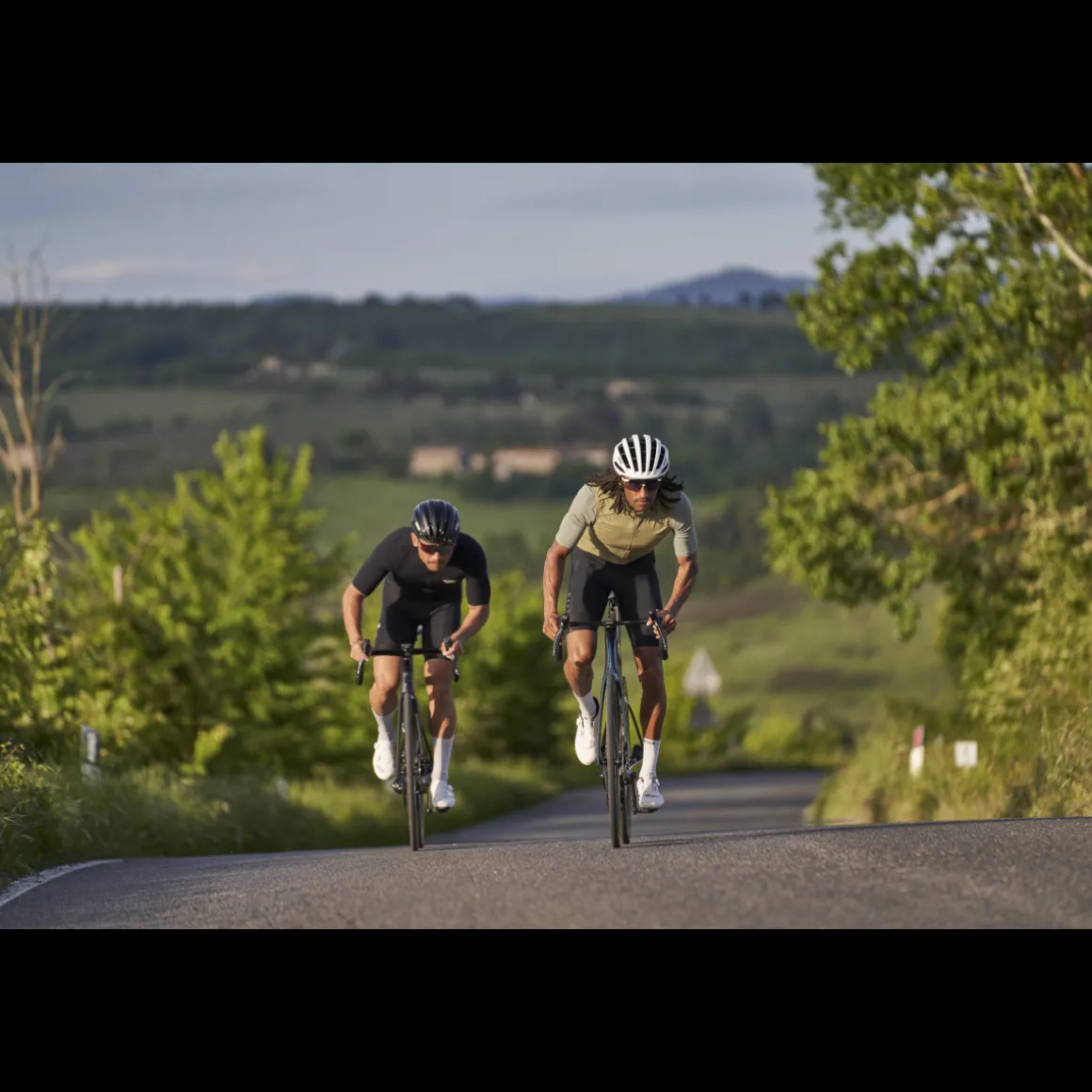 SURGE AERO MIPS Road Helmet
