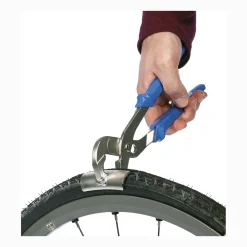 Tyre mounting tool