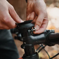 VACUUM Ahead Cap Base Magnetic Smartphone Holder