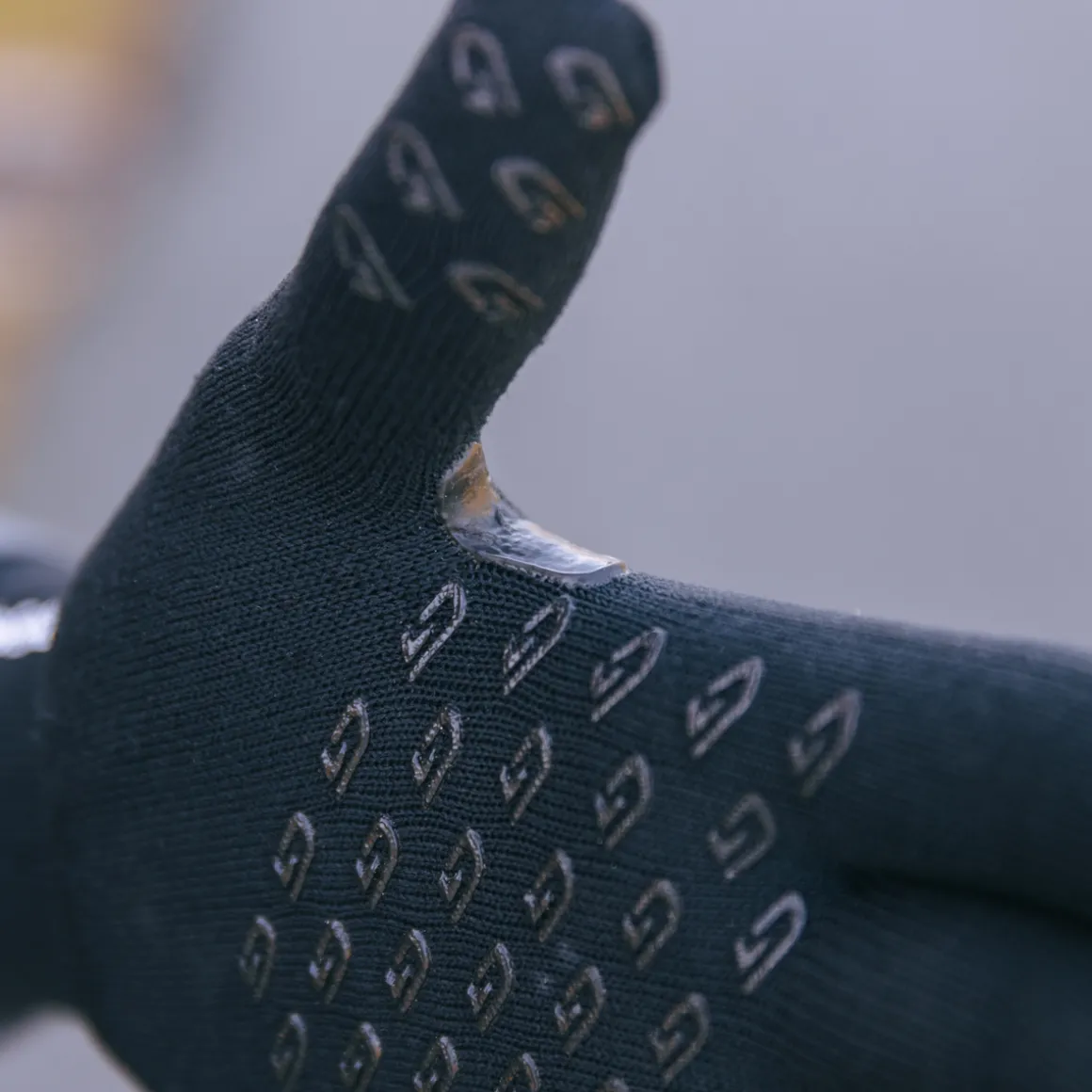 WATERPROOF KNITTED THERMAL GLOVES